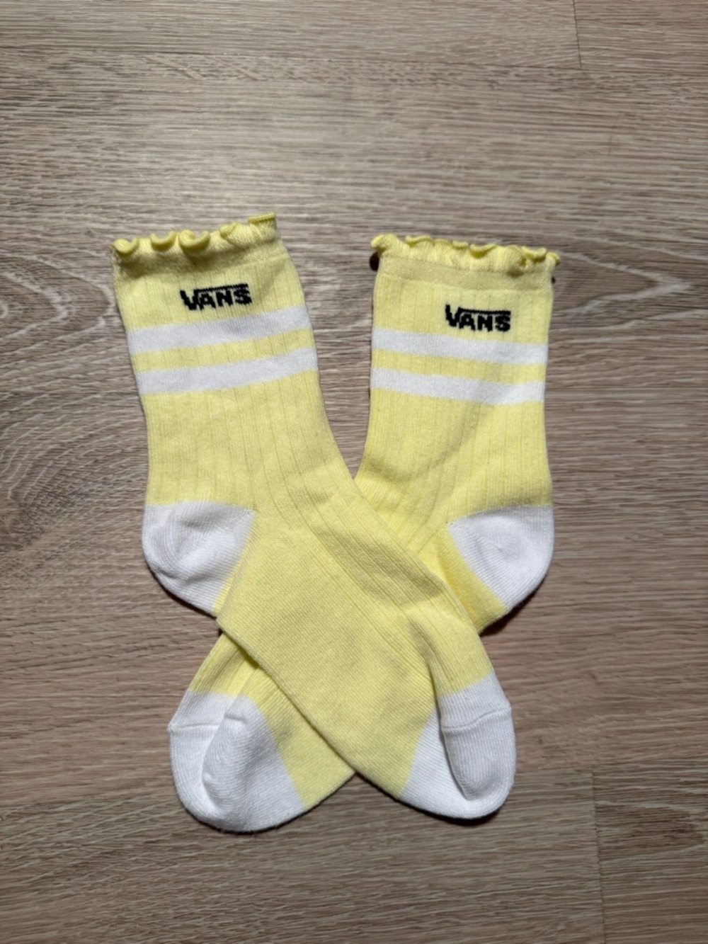 NWOT Vans Ruffled Crew Socks